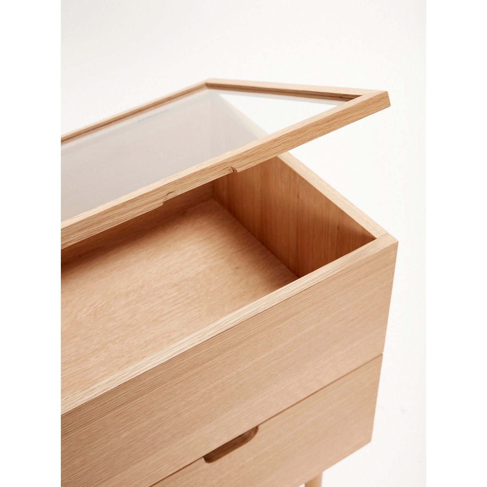 Hübsch - oak chest of drawers/side table with room