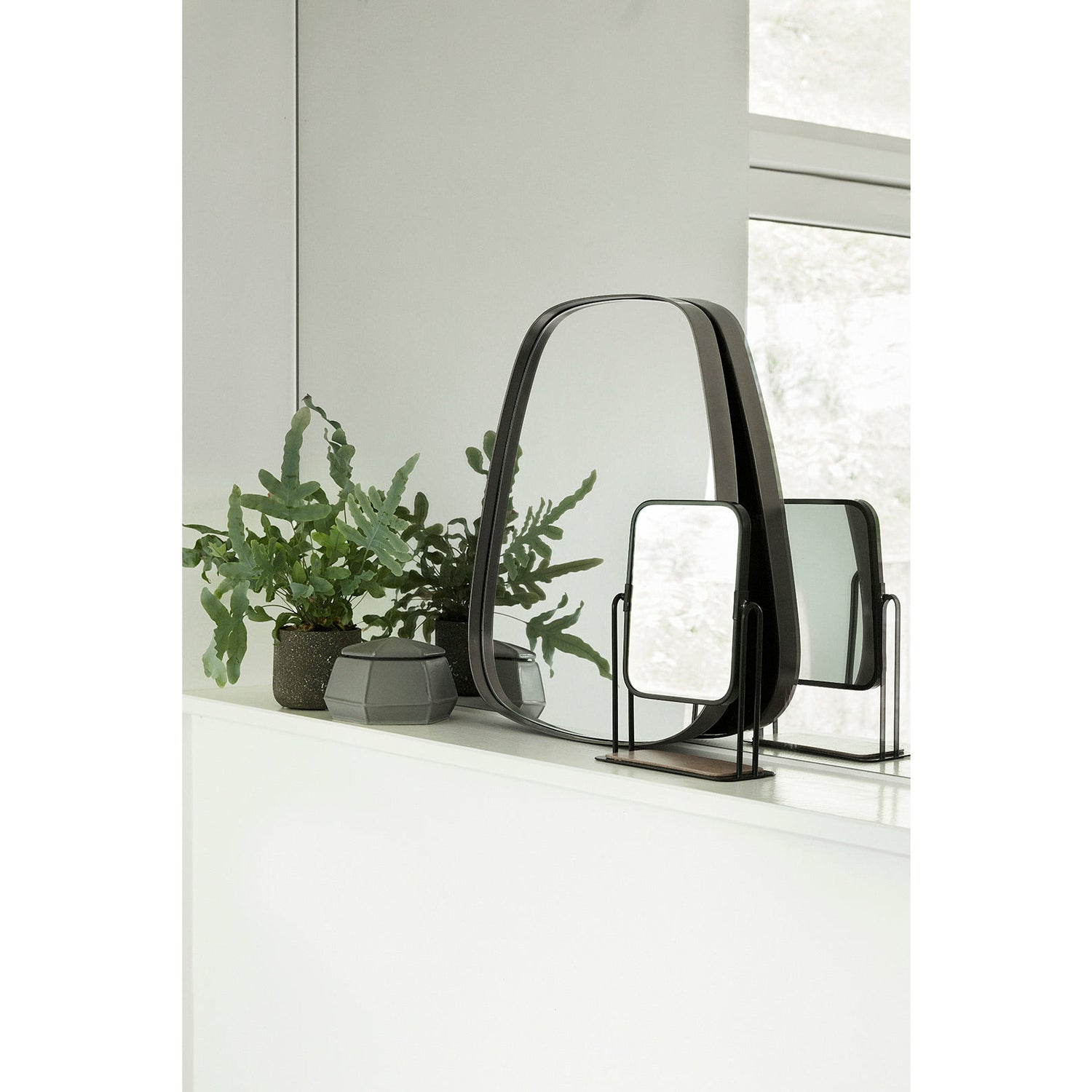 Hübsch - Vægspejl m/jern-ramme, trapez - 42x2xh48cm - Hübsch - DesignGaragen.dk