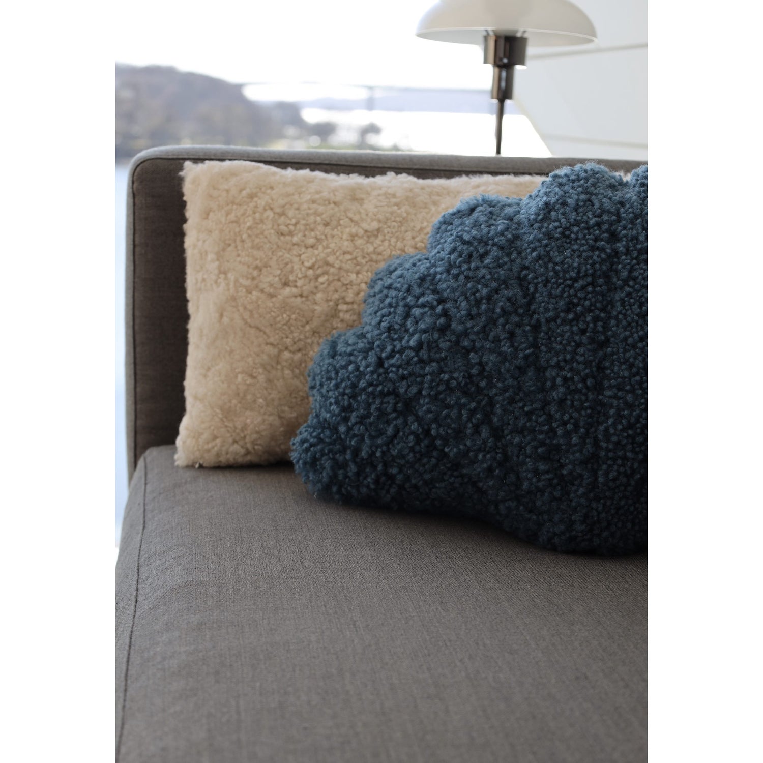 Mussel pillow | Lambskin | New Zealand | 42x58 cm.